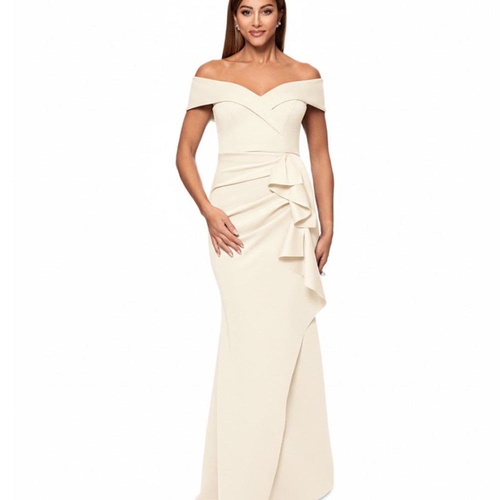Chic Strapless Cream Gown